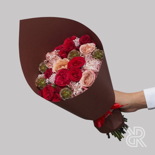 Bouquet 087 Букет в крафт бумаге с скабиозой