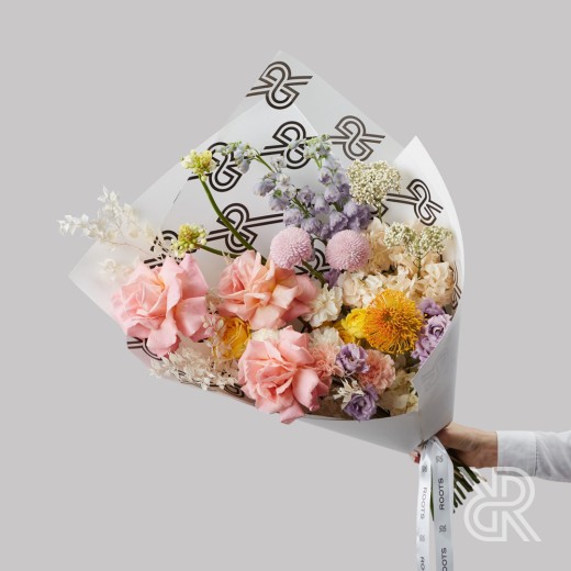 Bouquet 235 Букет в крафт бумаге с леукоспермумом