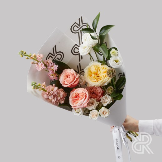 Bouquet 135 Букет в крафт бумаге с розой и диантусом