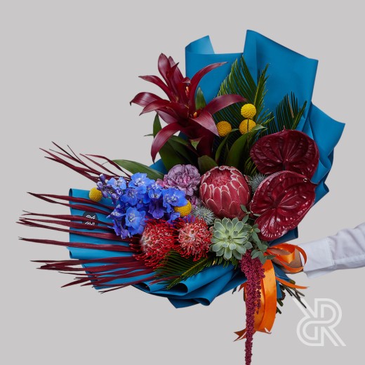 Bouquet 035 Букет в пленке с протеей и леукоспермумом