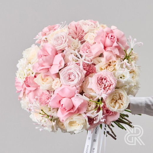 Bouquet 058 Букет с лентами с розой и кустовой розой