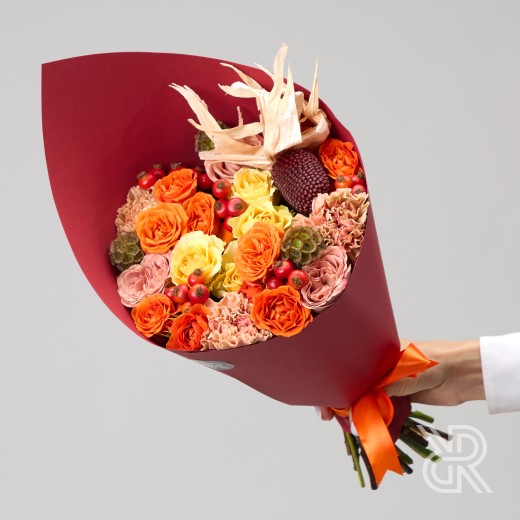 Bouquet 052 Букет с розой и шиповником